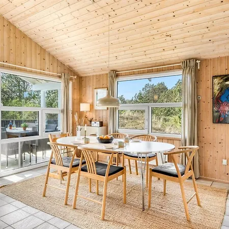 Semesterbostad Elisenda - 1km From The Sea By Interhome