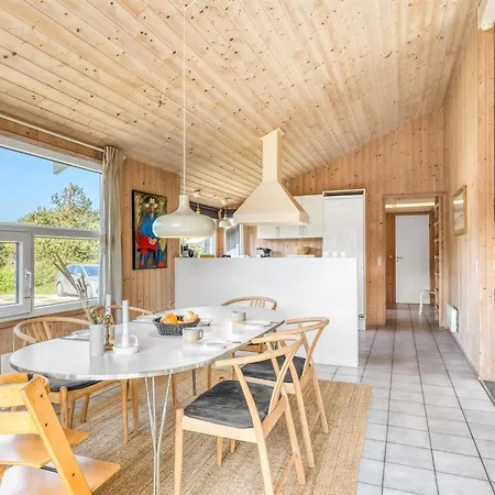 Semesterbostad Elisenda - 1km From The Sea By Interhome *